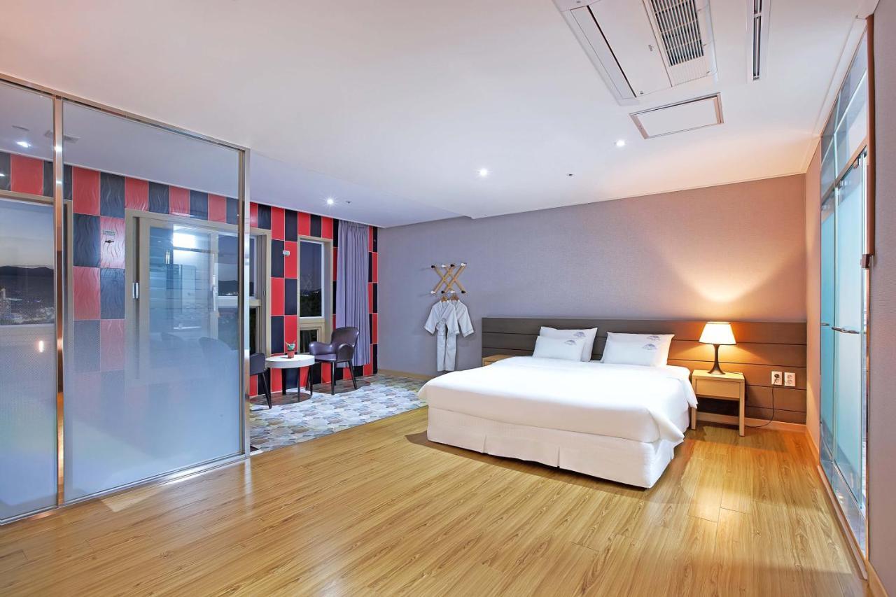 Dome Hotel Geoje Esterno foto