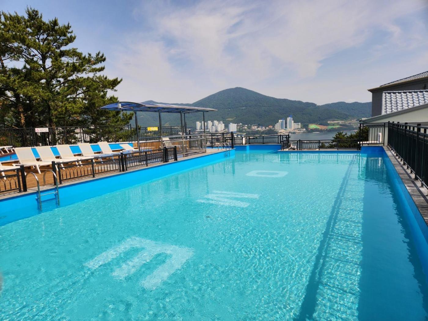 Dome Hotel Geoje Esterno foto