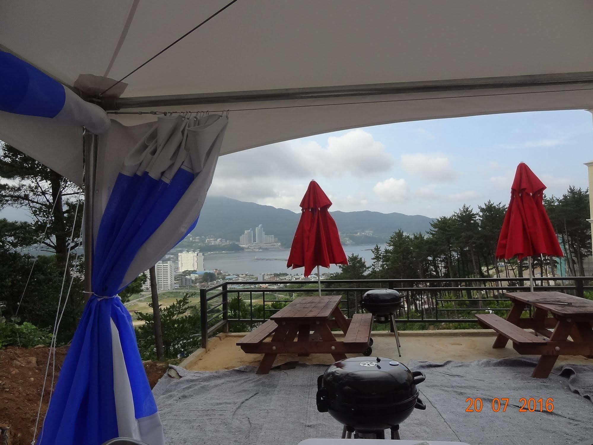 Dome Hotel Geoje Esterno foto