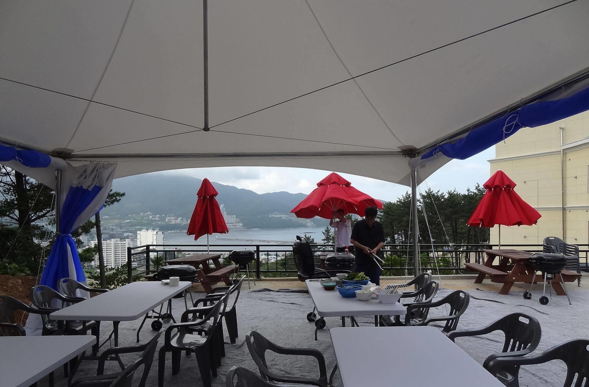 Dome Hotel Geoje Esterno foto